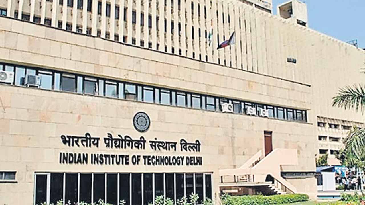 IIT Placements | ఐఐటీల్లోనూ ప్లేస్‌మెంట్ల కరువు.. తక్కువ జీతంతోనే రిక్రూట్‌మెంట్లు