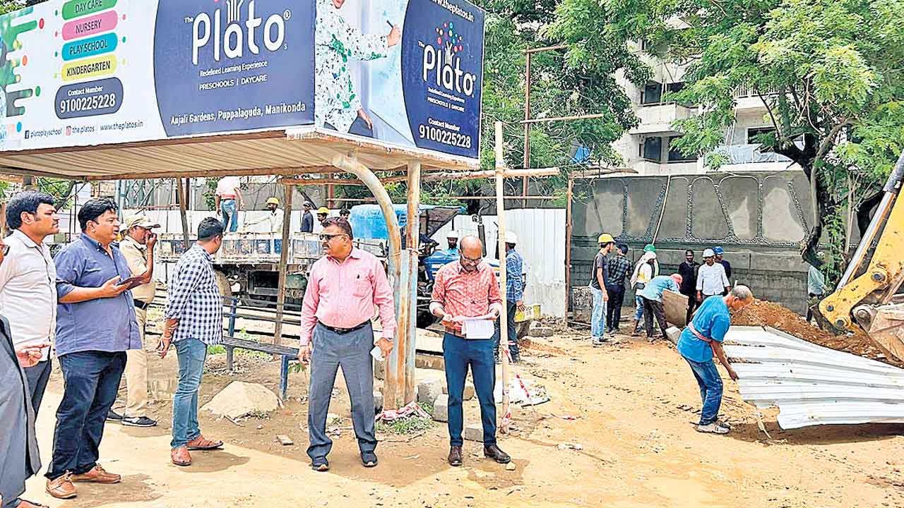 కదిలారు.. తొలగించారు