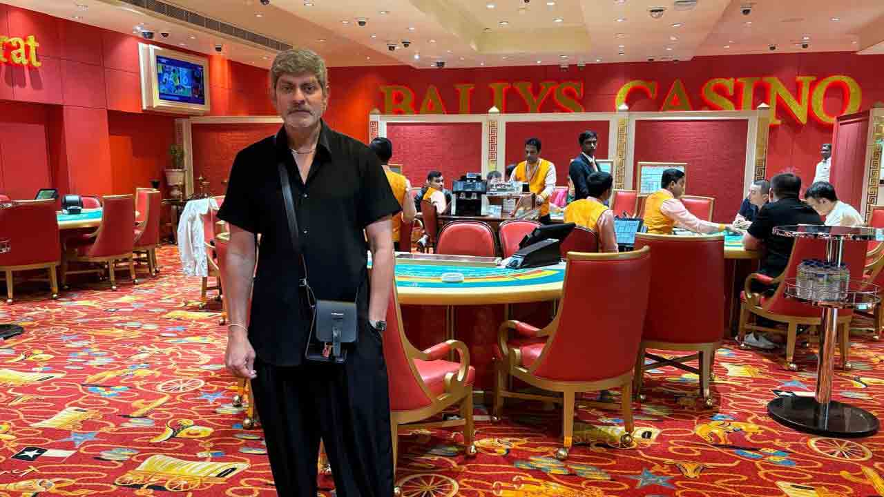 Jagapathi Babu | క్యాసినో ఆడుతూ నాకు సిగ్గు లేదని పోస్ట్ పెట్టిన జగపతిబాబు