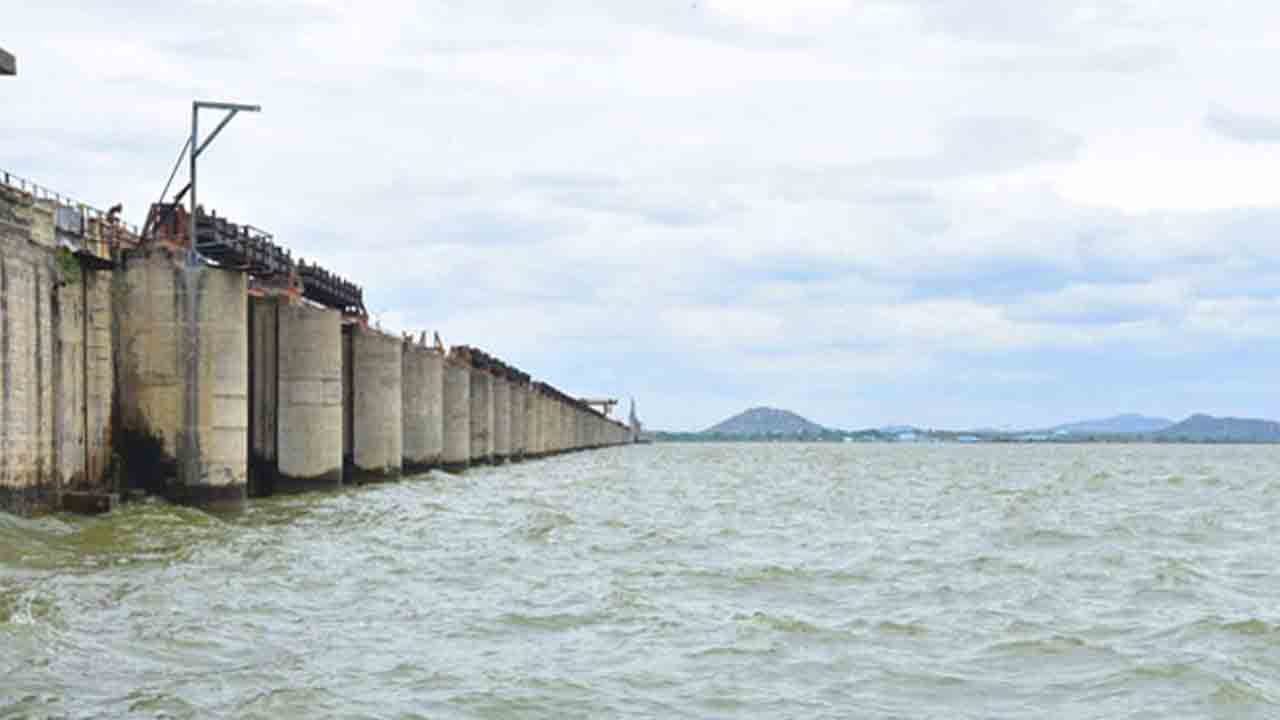 Jurala Project | జూరాలకు కొనసాగుతున్న వరద.. దిగువకు 27 వేల క్యూసెక్కులు