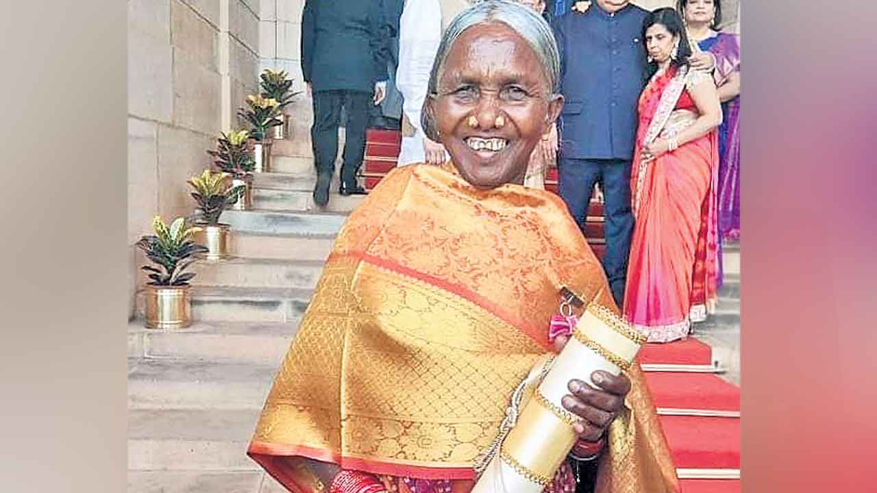 సేంద్రియ వ్యవసాయ నిపుణులు కమలా పూజారి కన్నుమూత