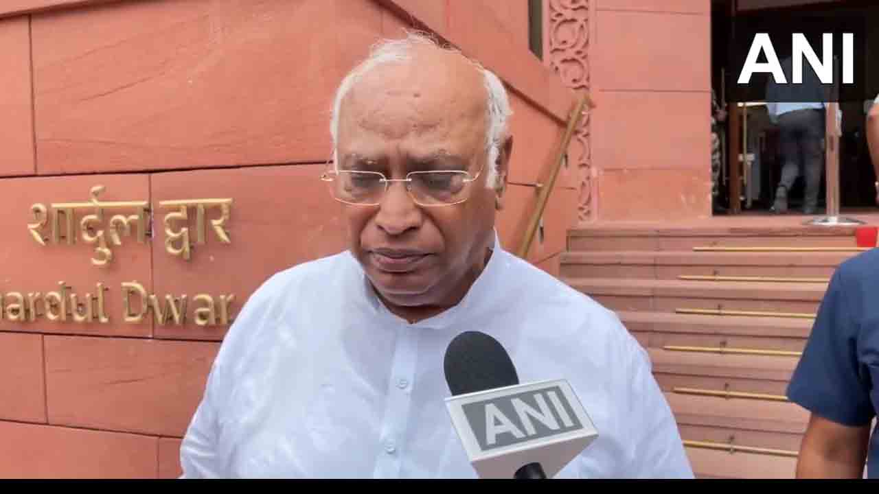 Caste Issue | కులాంతర వివాహాలు చేసుకున్న వారు అందరి కులాలను ప్రశ్నిస్తున్నారు : ఖర్గే