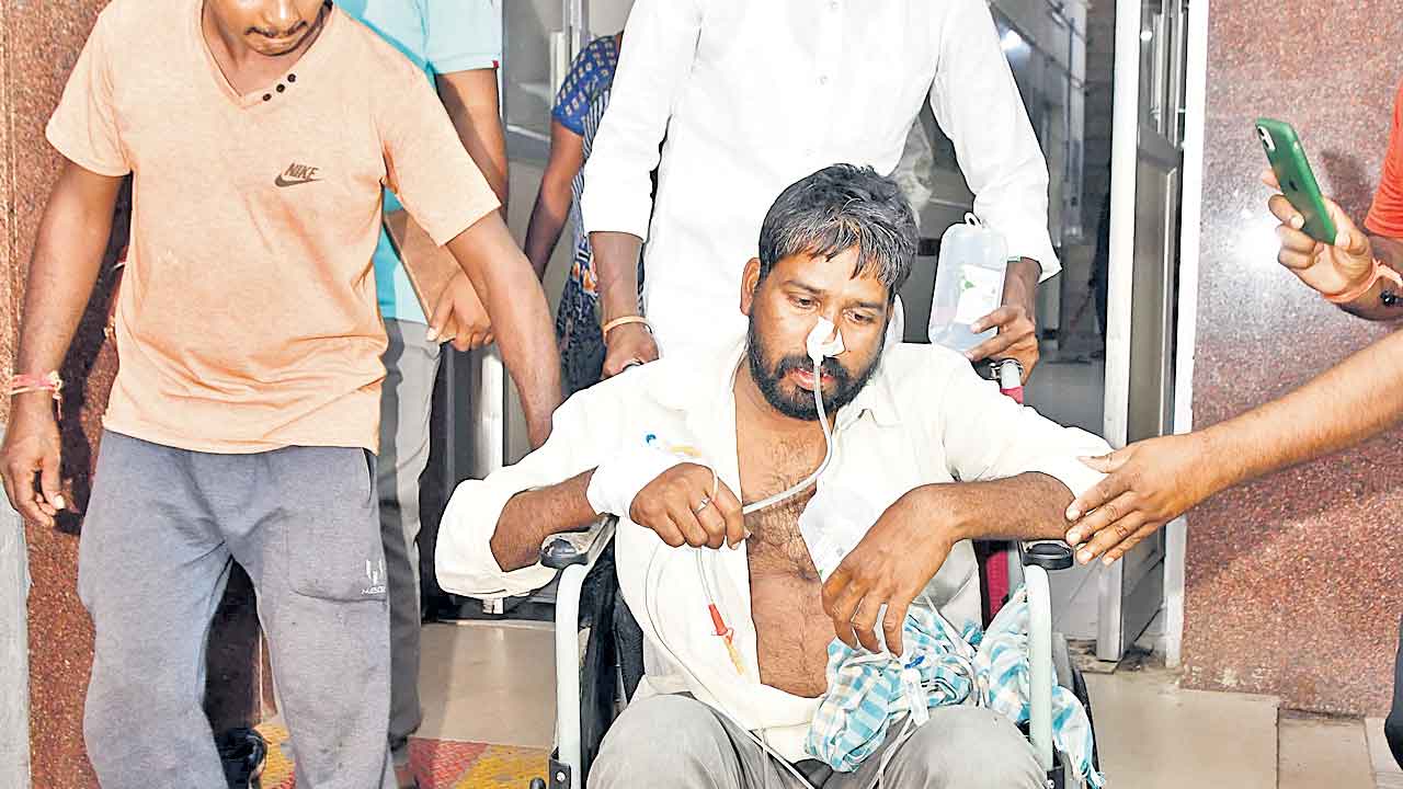 Siddipet | కాంగ్రెస్‌ నేత భూదాహం.. రైతు ఆత్మహత్యాయత్నం