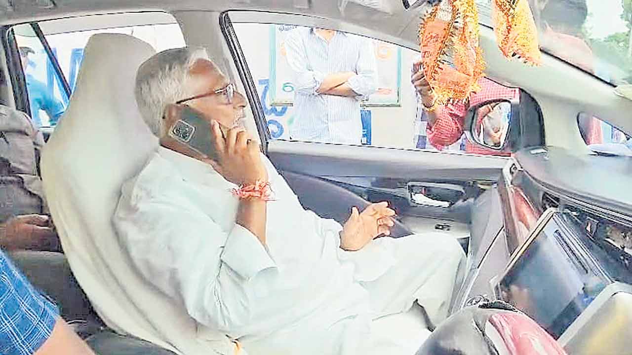 MLC Jeevan Reddy | జగిత్యాలలో ఉండనియ్యరా?.. మున్సిపల్‌ అధికారులపై ఎమ్మెల్సీ జీవన్‌రెడ్డి ఆగ్రహం