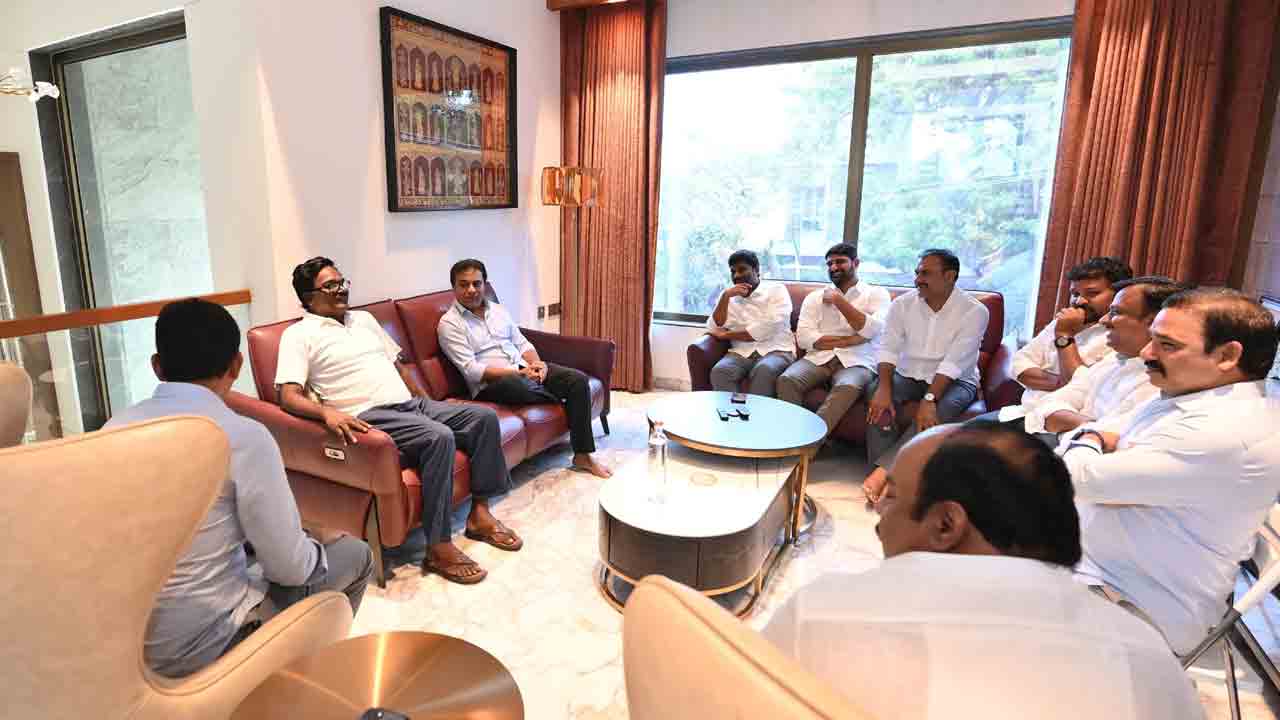 KTR | మాజీ మంత్రి పువ్వాడ అజ‌య్‌ను పరామ‌ర్శించిన కేటీఆర్