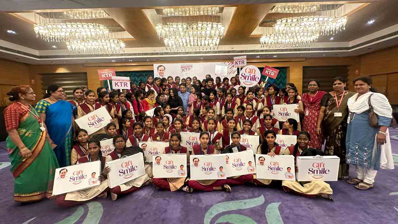 Gift a Smile | కేటీఆర్ బ‌ర్త్‌డే.. 100 మంది విద్యార్థినుల‌కు ల్యాప్‌టాప్‌లు అంద‌జేత‌