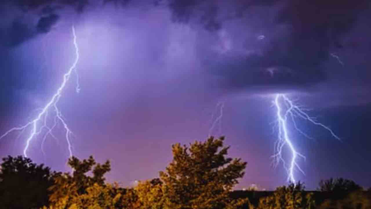 lightning strikes | షాకింగ్.. నిన్న ఒక్కరోజే ఉత్తరప్రదేశ్‌లో పిడుగుపాటుకు 37 మంది మృతి