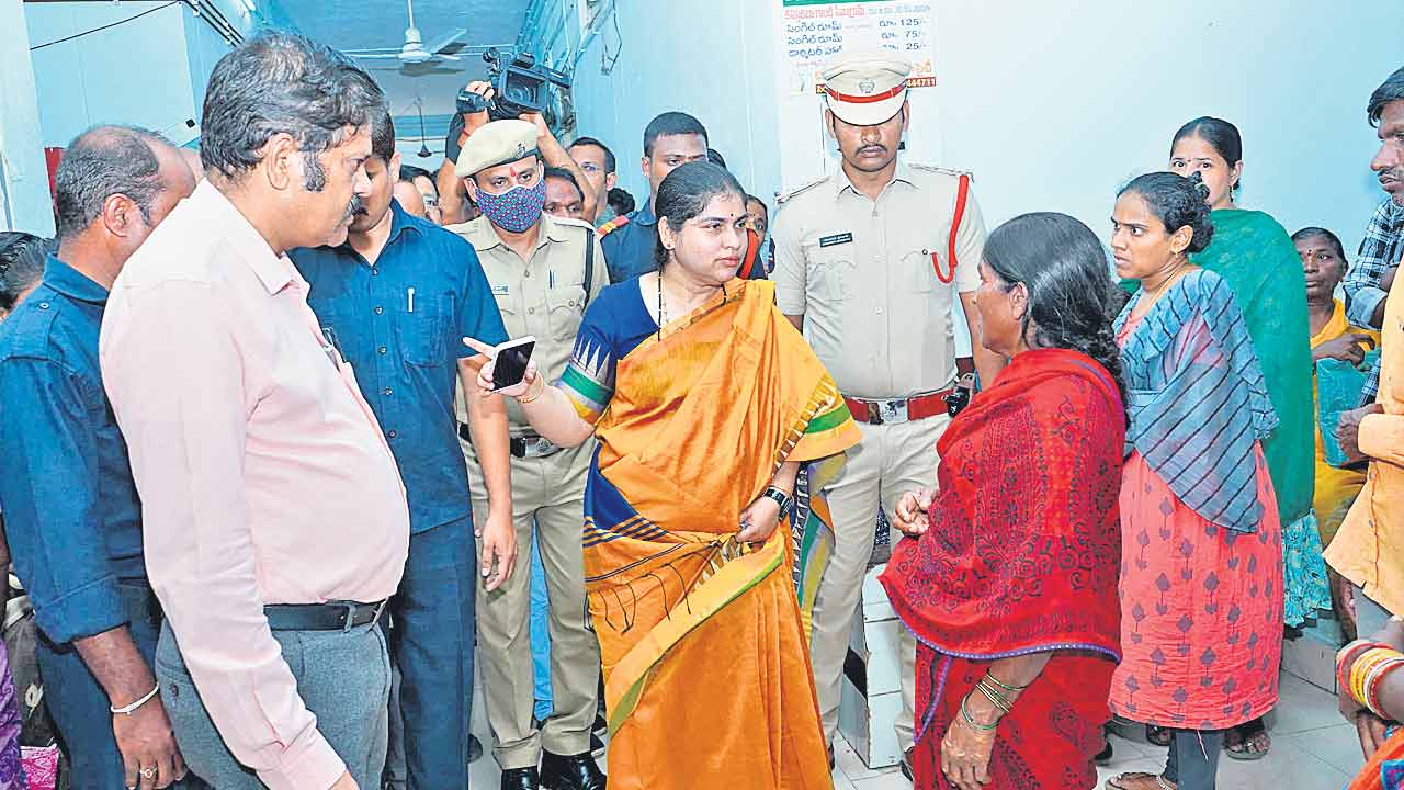 ఎంజీఎంలో వైద్యులకు షోకాజ్‌ నోటీసులు