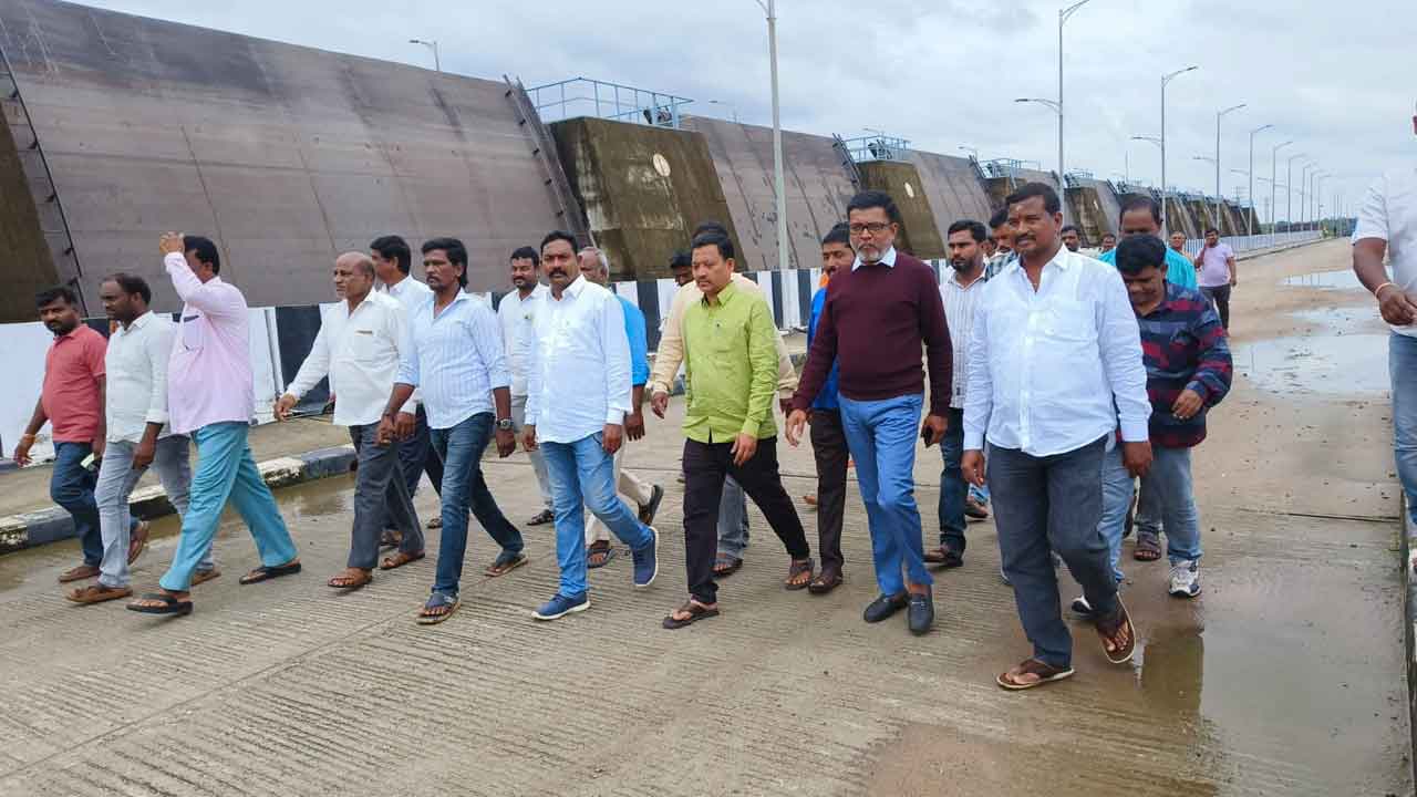 Medigadda Barrage | కాళేశ్వరం ప్రాజెక్టుపై కాంగ్రెస్సోళ్లు కళ్లు తెరవాలి :  పుట్ట మధుకర్