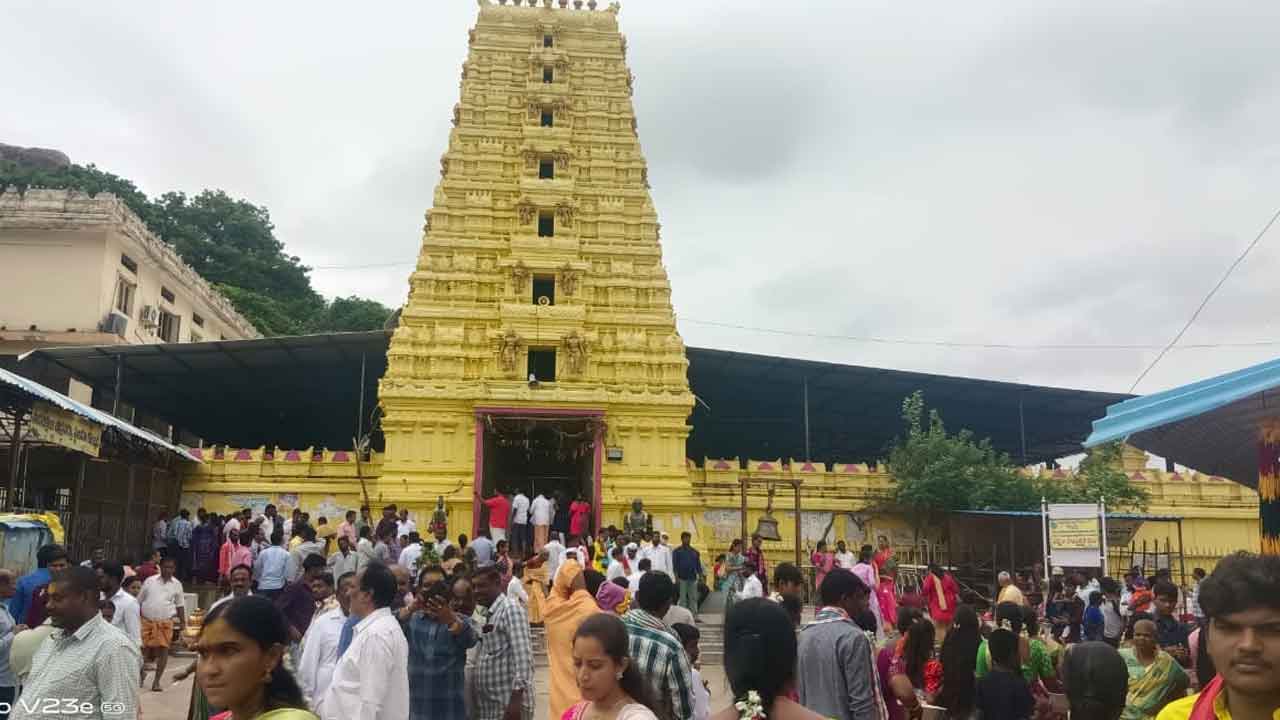 Mallanna temple | భక్తులతో కిటకిటలాడిన కొమురవెల్లి ‘మల్లన్న’ క్షేత్రం