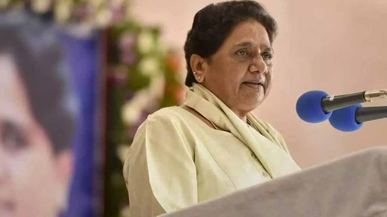 Mayawati: మ‌నుస్మృతిపై ఢిల్లీ వ‌ర్సిటీ నిర్ణ‌యాన్ని స్వాగ‌తించిన మాయావ‌తి