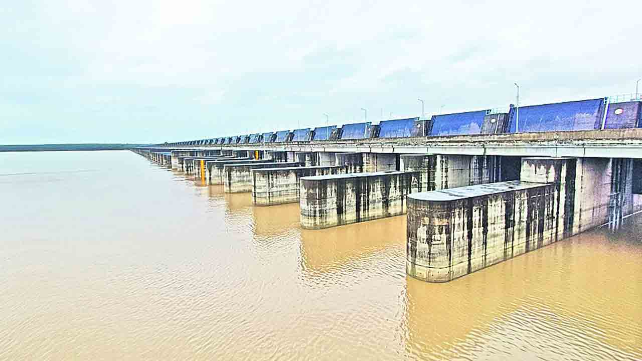 Medigadda barrage | మేడిగడ్డ బరాజ్కు పెరిగిన వరద