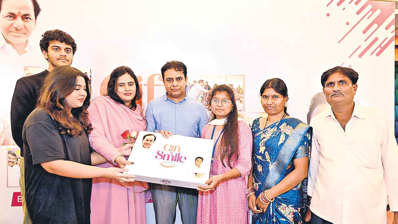 ఐఐటీ విద్యార్థినికి అండగా కేటీఆర్‌