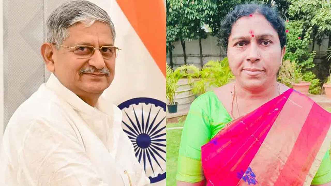 ముక్రా(కే) మాజీ సర్పంచ్‌ ఆదర్శం