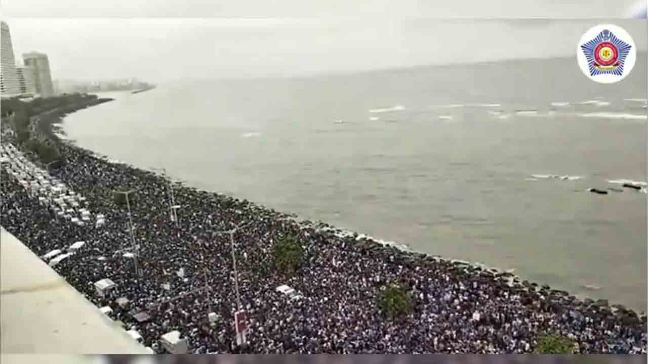 Team India Victory Parade | జ‌న‌సంద్ర‌మైన ‘మ‌రైన్ డ్రైవ్’.. ముంబైవాసుల‌కు పోలీసుల హెచ్చ‌రిక‌