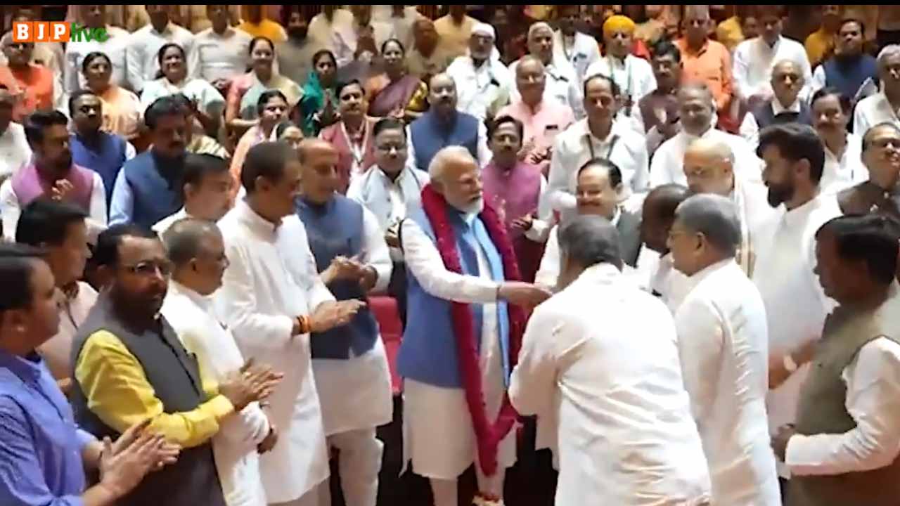 PM Modi: మూడోసారి ప్రధాని కావడాన్ని విపక్షాలు జీర్ణించుకోలేకపోతున్నాయి: మోదీ