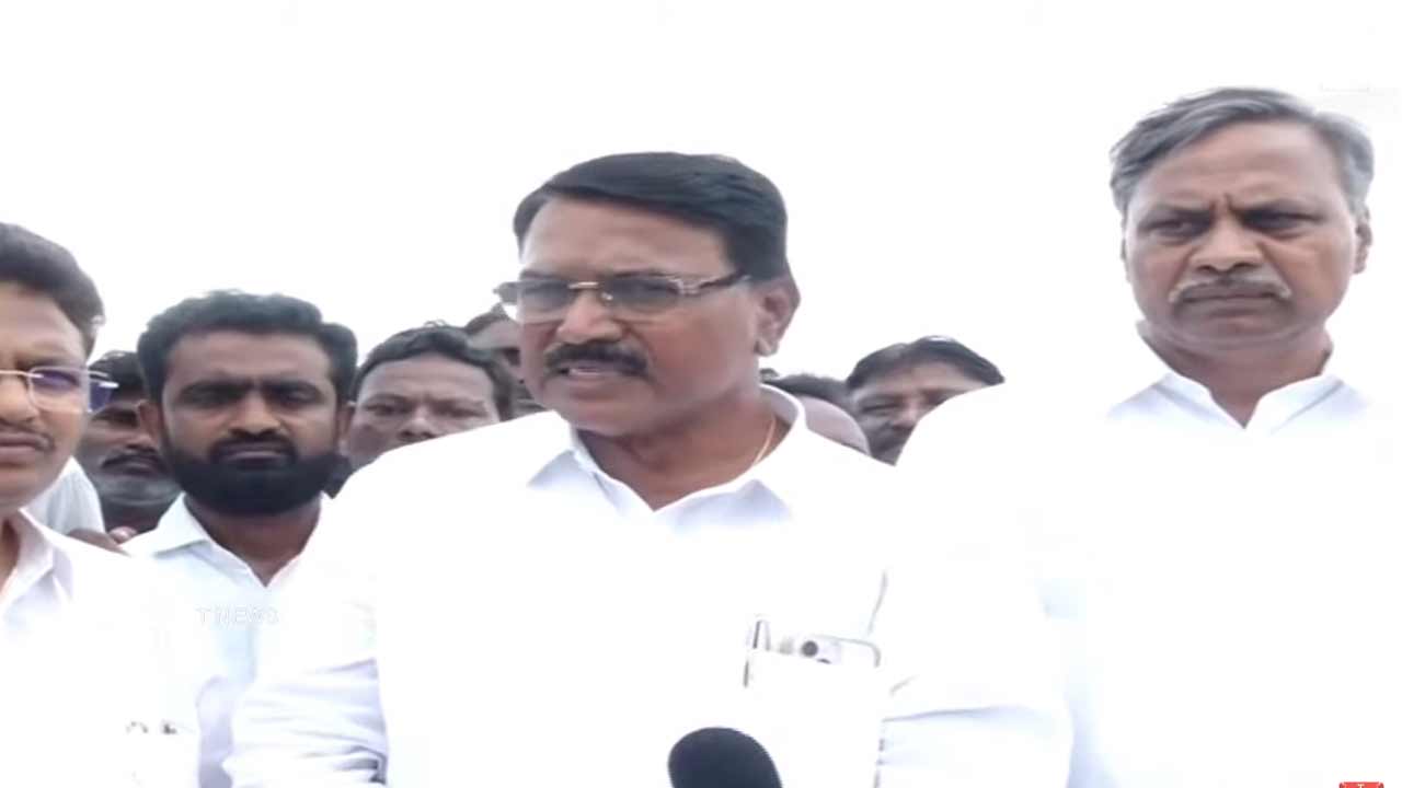 కాంగ్రెస్‌ నేతల అరాచకం వల్లే రైతు ప్రభాకర్‌ ఆత్మహత్య చేసుకున్నాడు: నిరంజన్‌ రెడ్డి