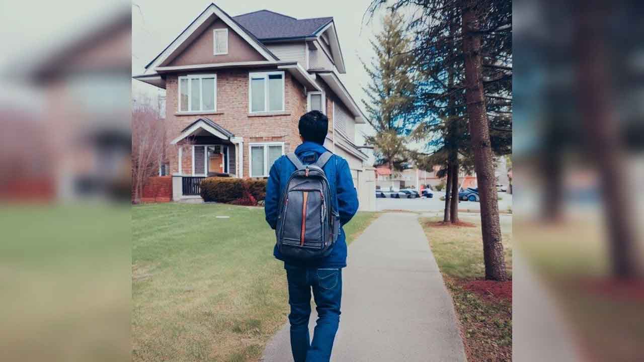 Canada | కెనడాలో వలసదారులకు ఉపాధి కరువు!