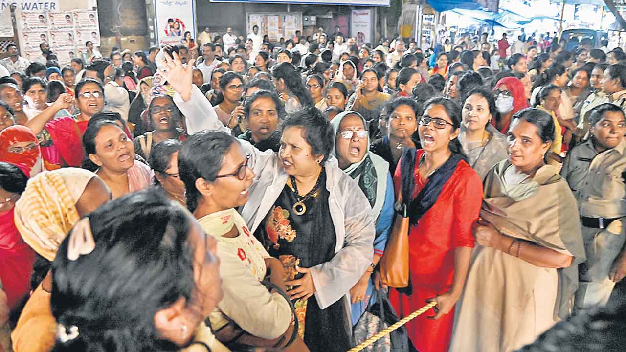 Nursing Transfers | నర్సింగ్‌ బదిలీల్లో రచ్చ.. పెద్దఎత్తున డబ్బు చేతులు మారినట్టు ఆరోపణలు