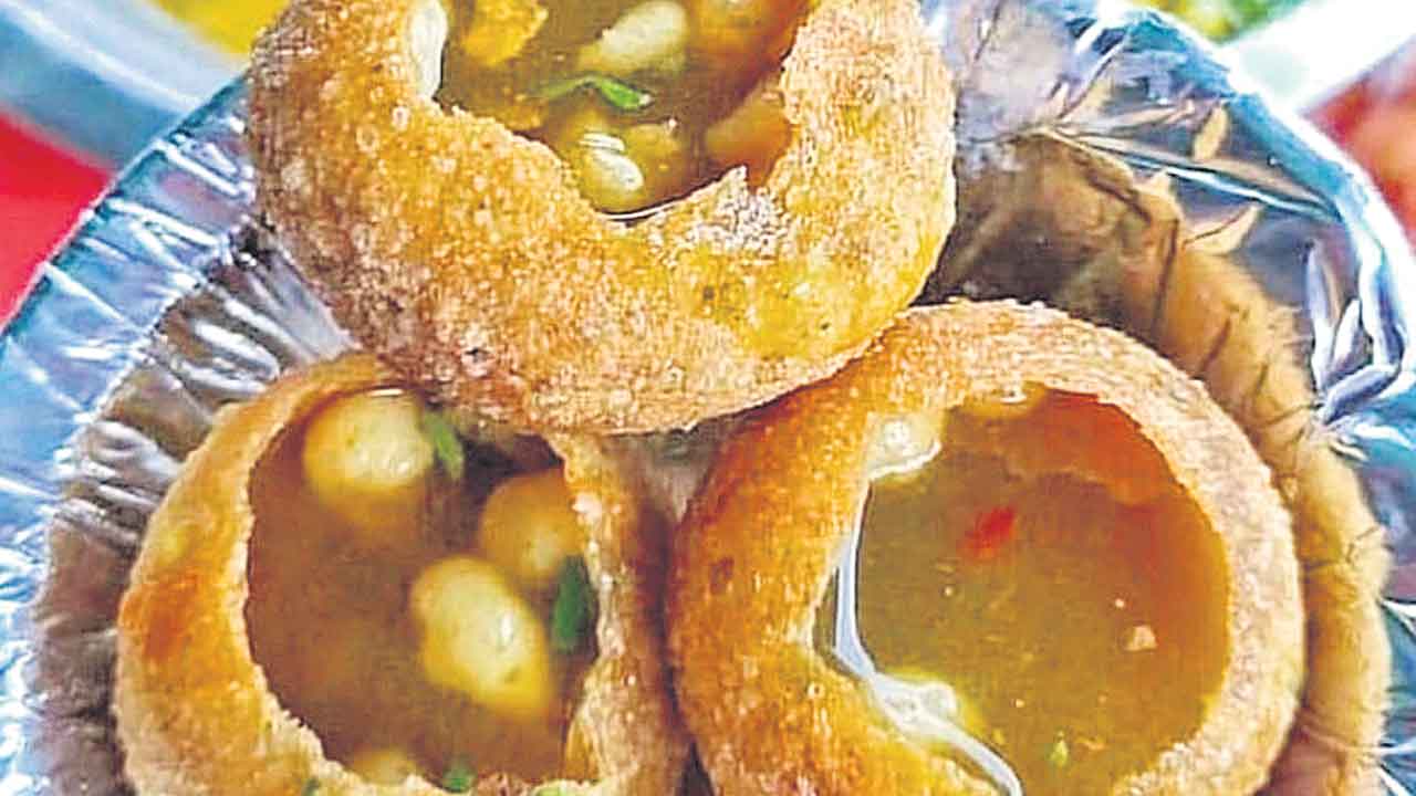Pani Puri | పానీపూరీలో క్యాన్సర్‌ కారకాలు.. సాస్‌, స్వీట్‌ చిల్లీ పౌడర్లలో కృత్రిమ రంగులు!