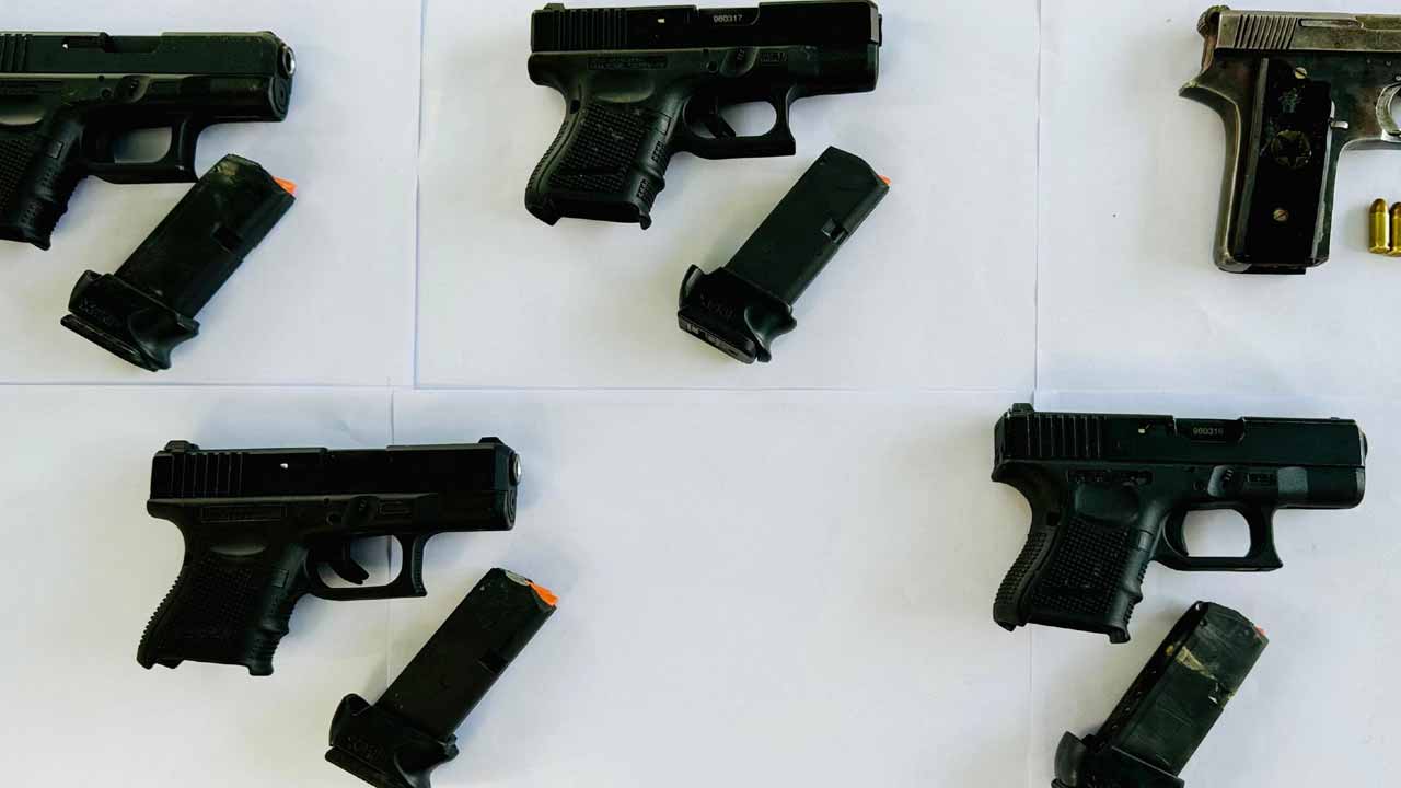 Punjab Police: 5 పిస్తోళ్లు, 7 కేజీల హెరాయిన్ స్వాధీనం..