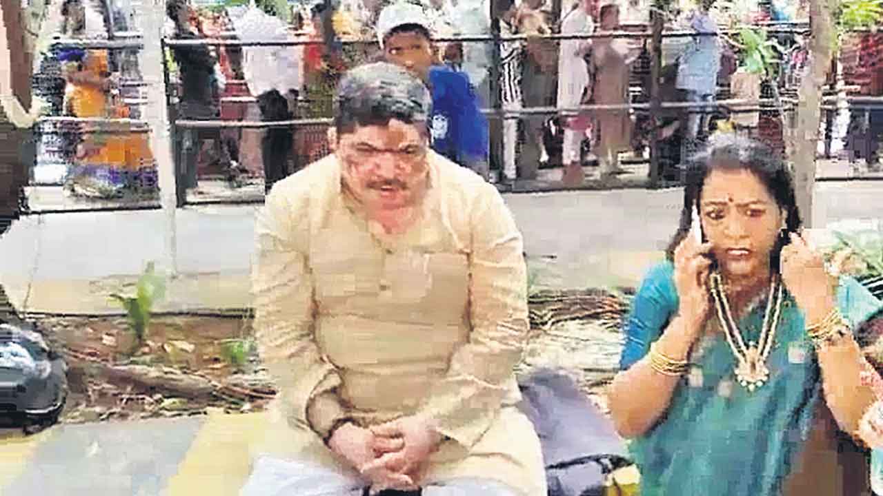 అమాత్యుడి అలక!