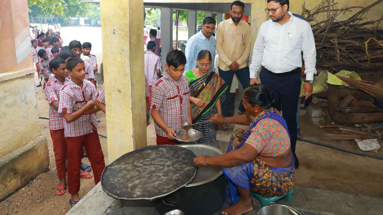 విద్యార్థులకు నాణ్యమైన విద్య అందించాలి