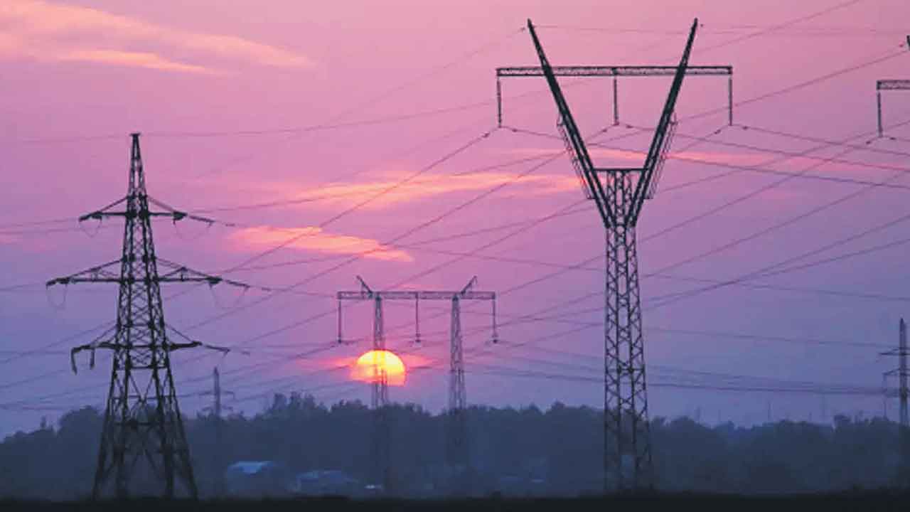 అదానీకి అమ్మడం వెనుక..