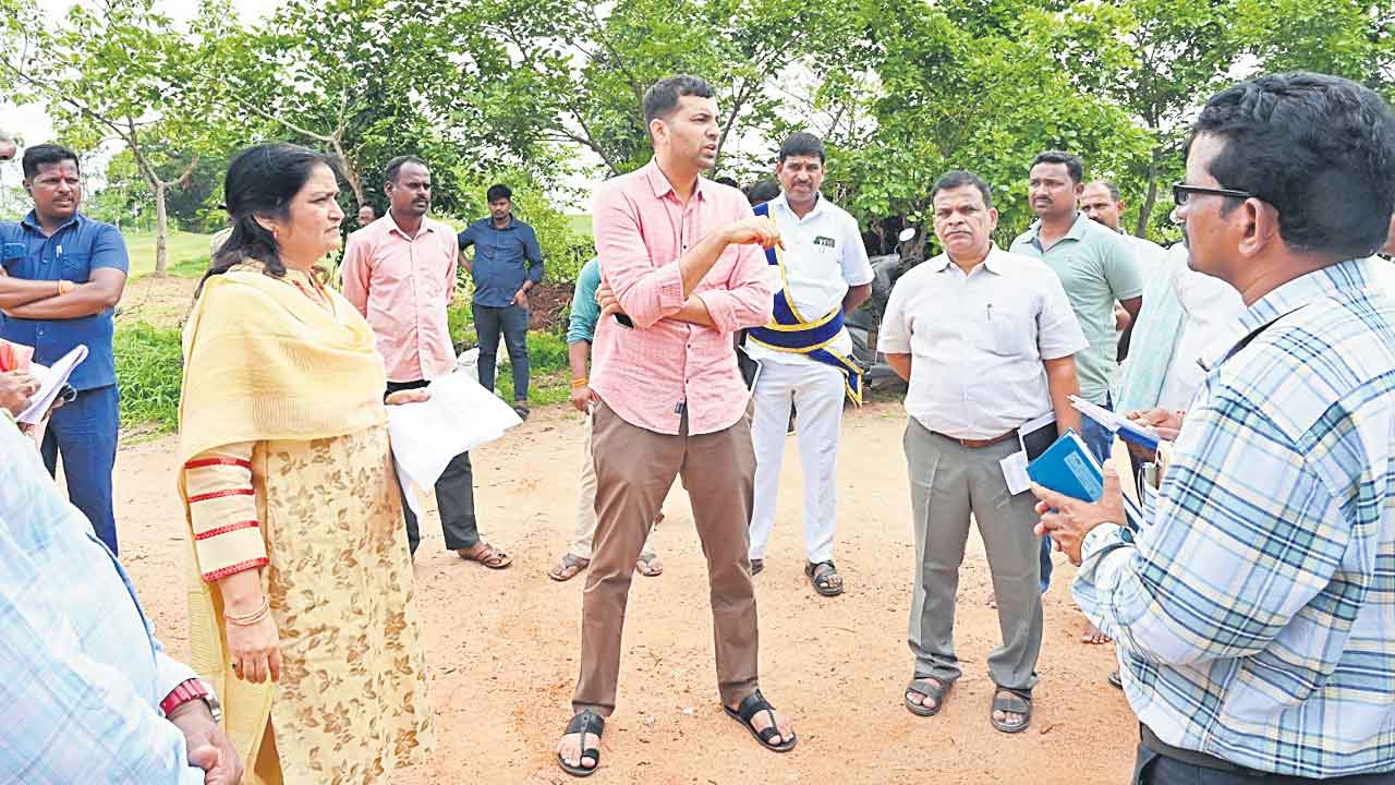 పాఠశాలల పనులను వేగవంతంగా పూర్తి చేయాలి