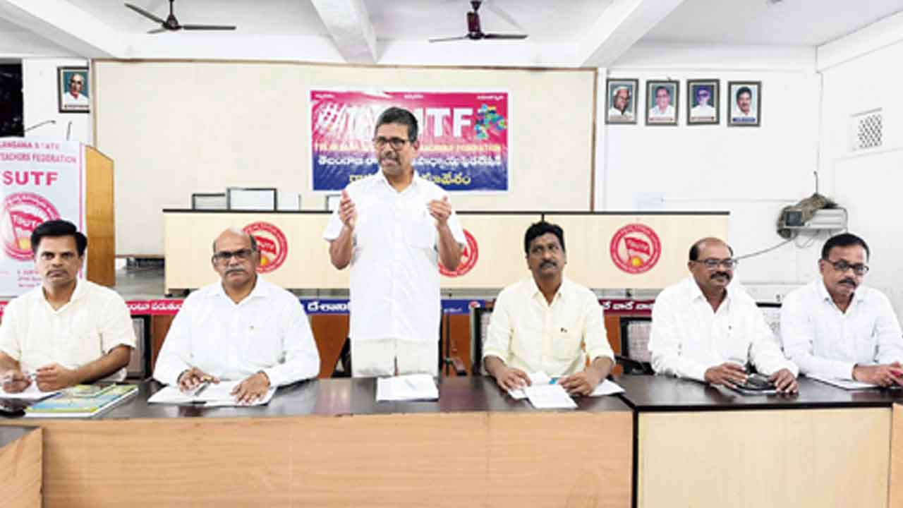 పీఆర్సీ నివేదికను వెంటనే ప్రకటించాలి