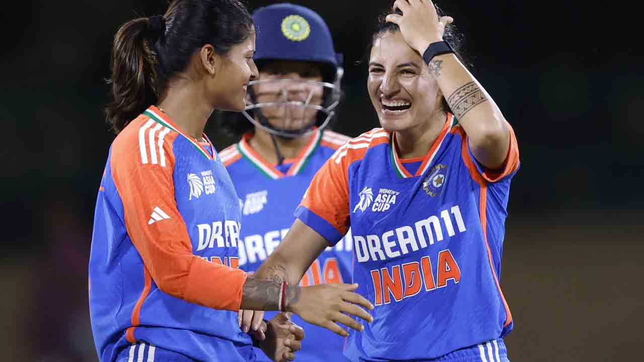 INDW vs PAKW | తిప్పేసిన దీప్తి.. నిప్పులు చెరిగిన‌ రేణుకా.. పాకిస్థాన్ ఆలౌట్