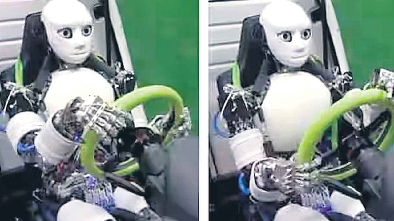 జపాన్‌ శాస్త్రవేత్తల నయా ఆవిష్కరణ.. అచ్చం మనిషిలాగే కారు నడిపే రోబో!