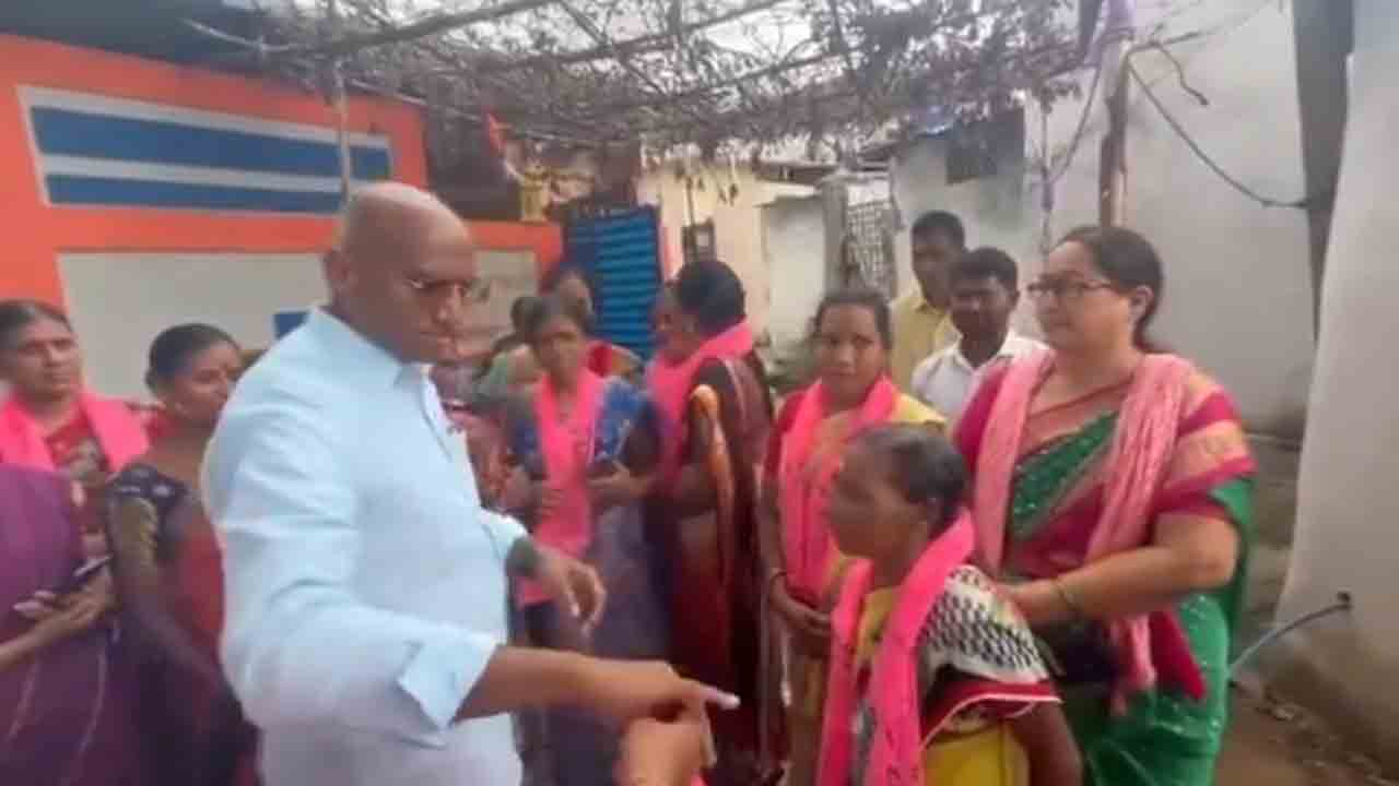 BRS Party | కాగ‌జ్‌న‌గ‌ర్ ఉక్కు మ‌హిళ‌ల‌కు పాదాభివంద‌నాలు : ఆర్ఎస్ ప్ర‌వీణ్ కుమార్