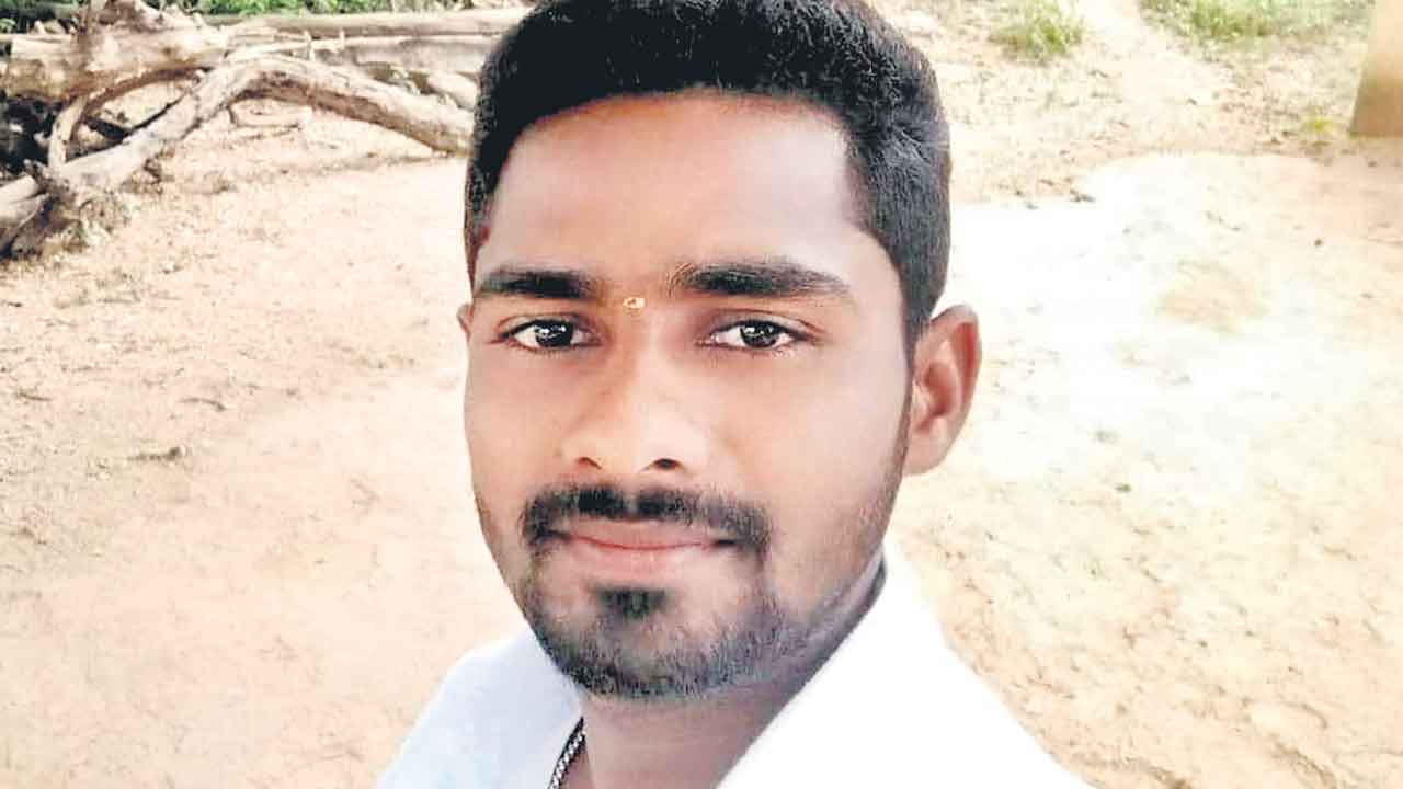 అప్పుల బాధతో మరో యువరైతుఆత్మహత్య