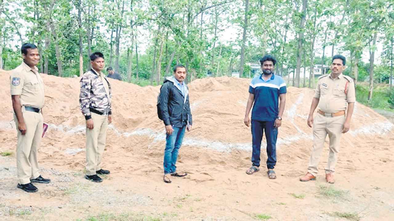 ఇసుక మాఫియాపై ఉక్కుపాదం