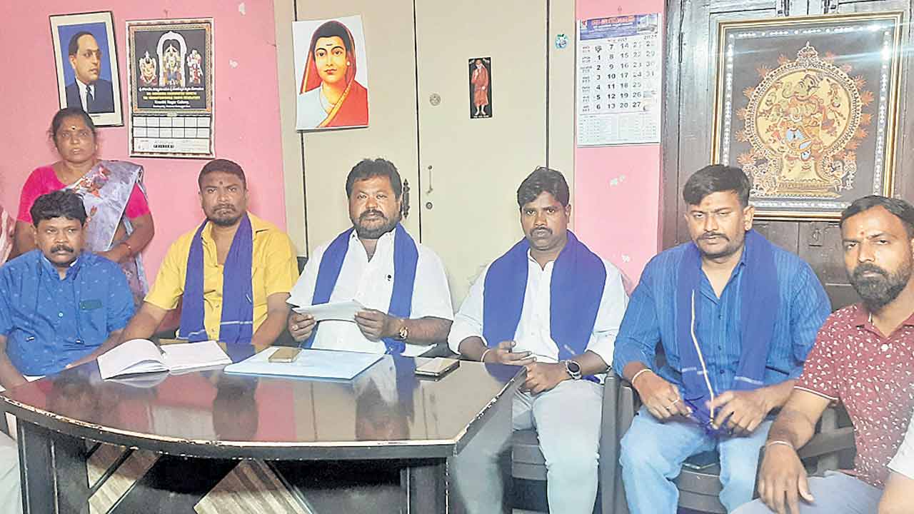 ఎస్సై మృతికి కారకులను బర్తరఫ్‌ చేయాలి