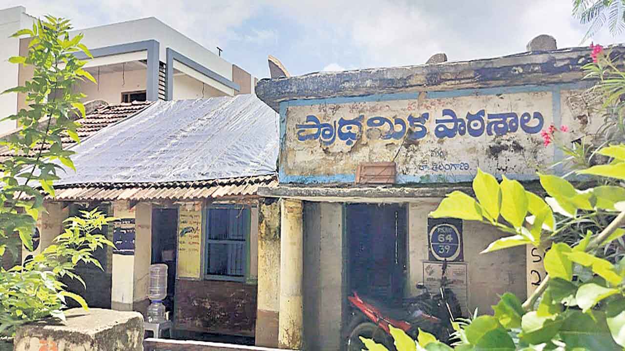 శిథిలావస్థలో చిమ్నాపూర్‌ బడి