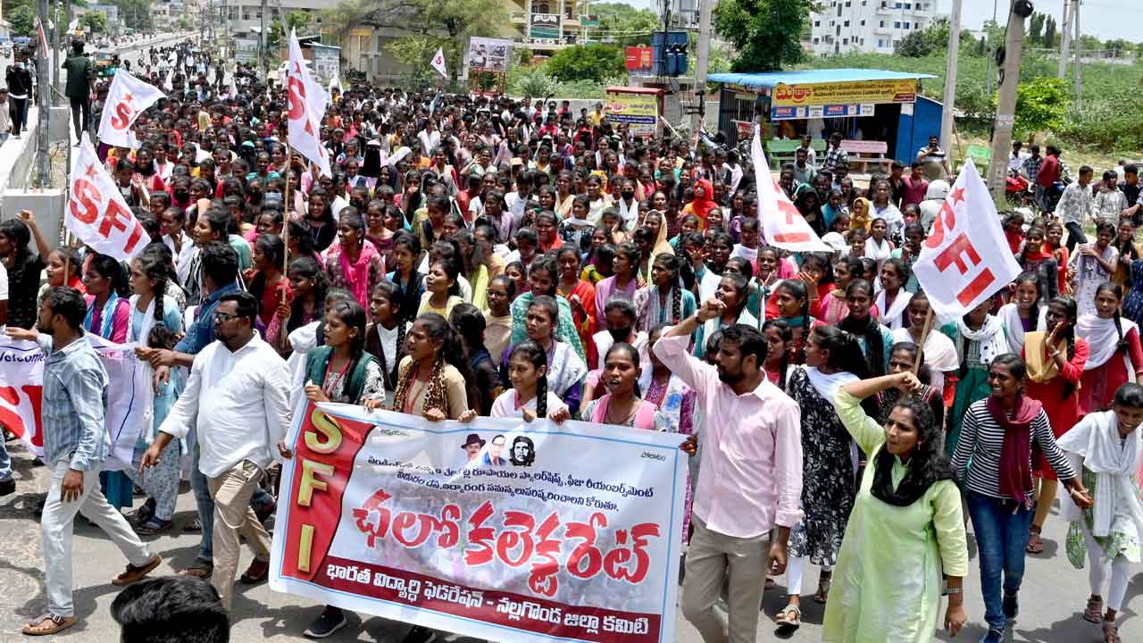 పెండింగ్‌ స్కాలర్‌షిప్‌లు విడుదల చేయాలి