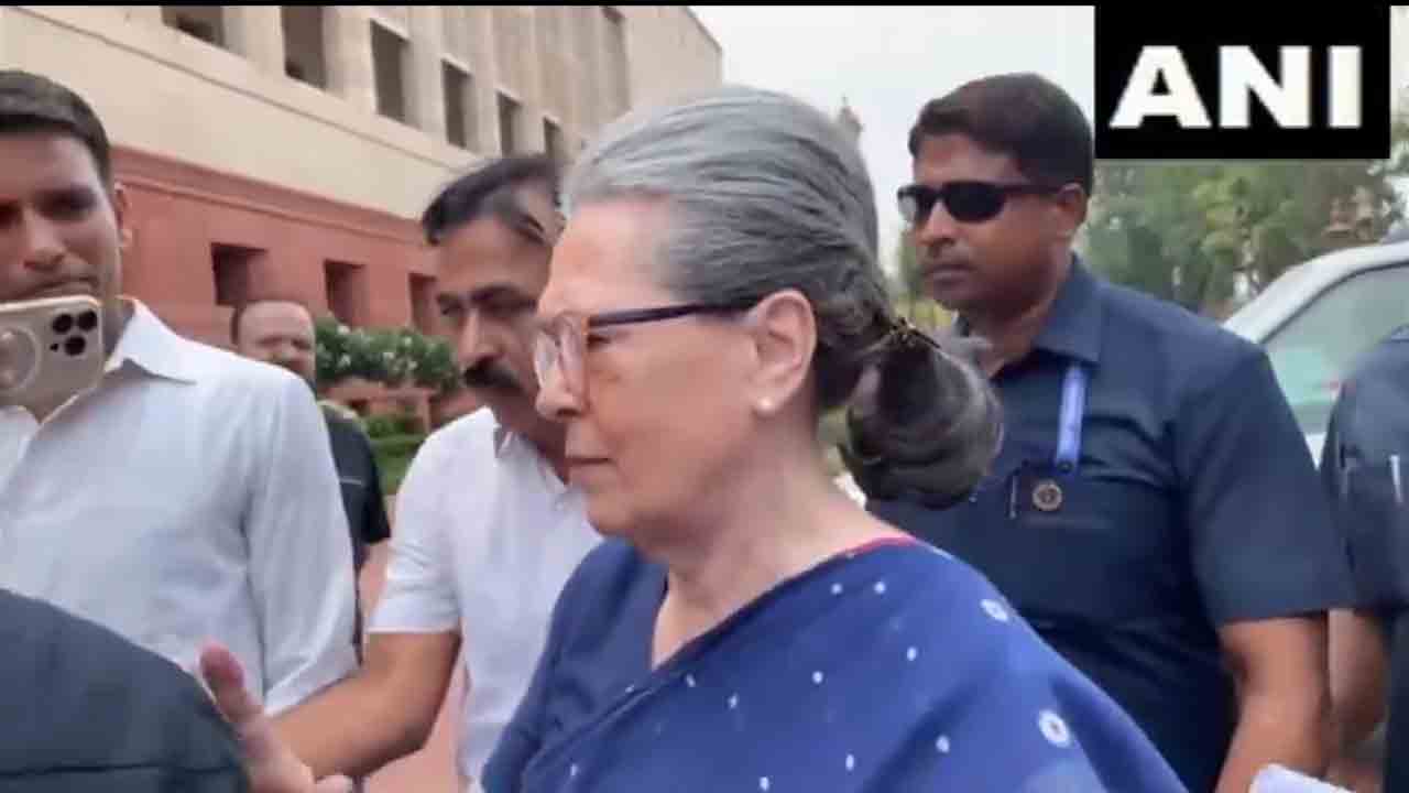 Parliament Monsoon session 2024 | పార్లమెంట్‌కు చేరుకున్న సోనియా గాంధీ