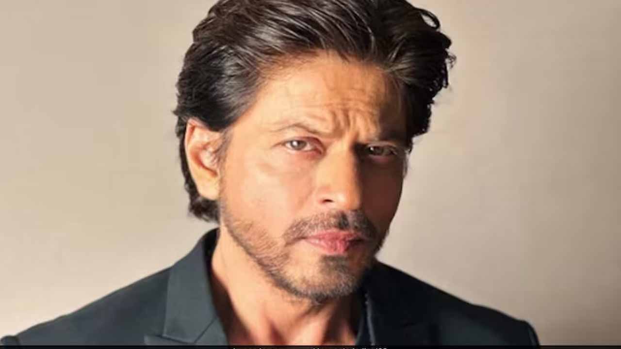 Shah Rukh Khan: కంటి సర్జరీ కోసం అమెరికాకు షారూక్ ఖాన్
