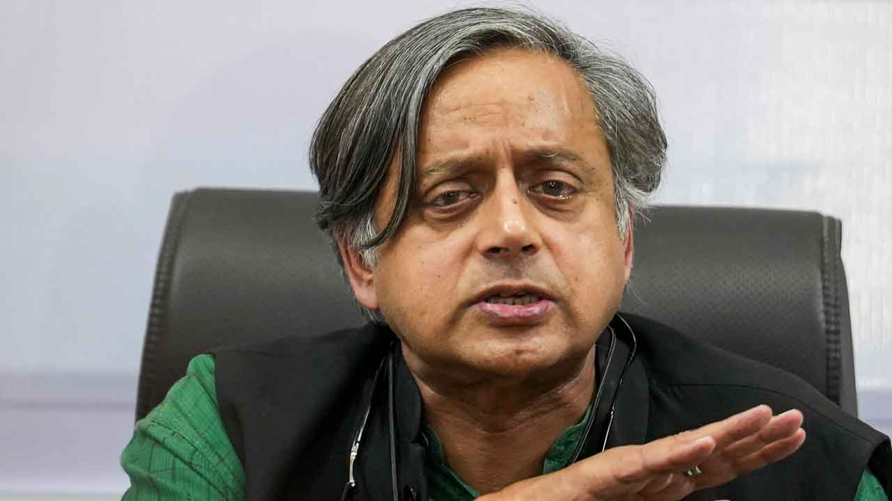 Shashi Tharoor | అవివేకం.. రాజ్యాంగ విరుద్ధం.. కర్ణాటక లోకల్‌ కోటా బిల్లును తప్పుబట్టిన కాంగ్రెస్‌ ఎంపీ