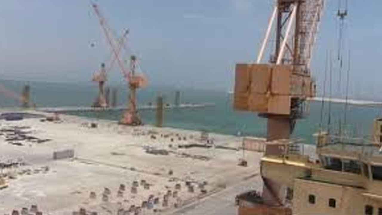 ఒమన్‌ తీరంలో ఓడ బోల్తా.. 13 మంది భారతీయుల ఆచూకీ గల్లంతు