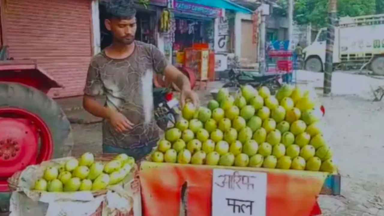 ఉజ్జయినిలోనూ దుకాణాల ముందు నేమ్‌ప్లేట్లు