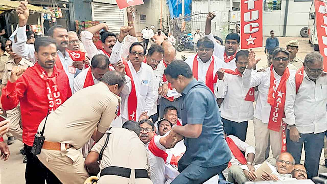 బొగ్గు బావులను వేలం వేయొద్దు