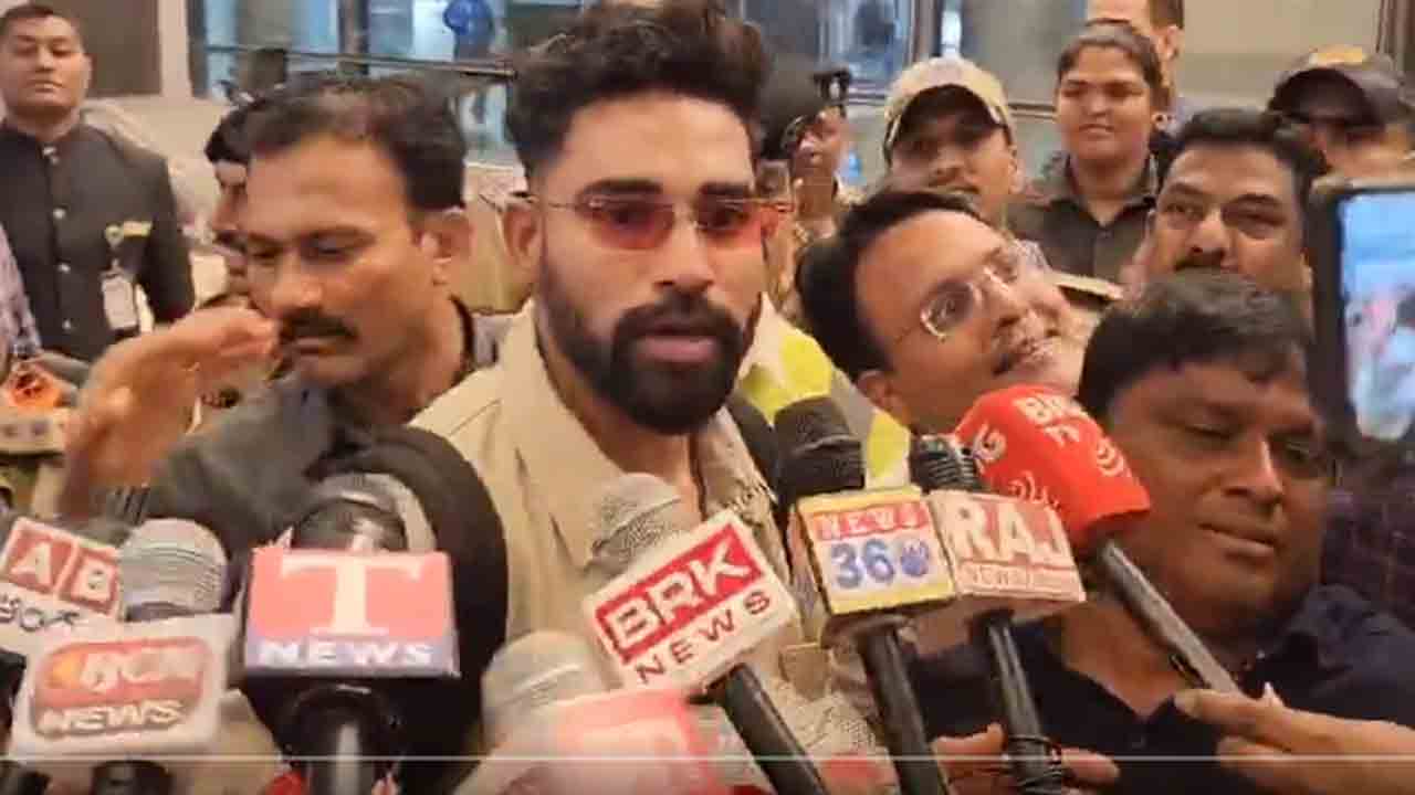 Mohammad Siraj | హైద‌రాబాద్‌కు సిరాజ్.. ‘లోక‌ల్‌బాయ్‌’కు అభిమానుల ఘ‌న‌ స్వాగ‌తం.. వీడియో