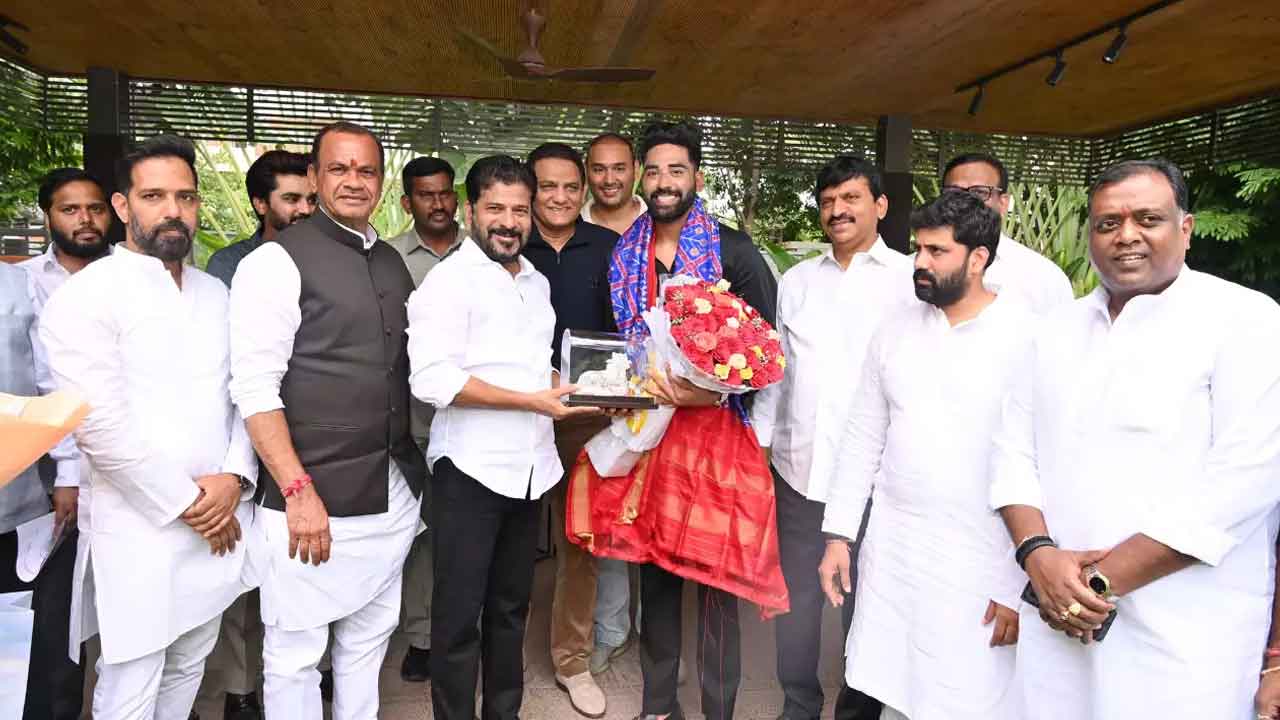 Mohammad Siraj | మహ్మద్‌ సిరాజ్‌ను సన్మానించిన సీఎం రేవంత్ రెడ్డి