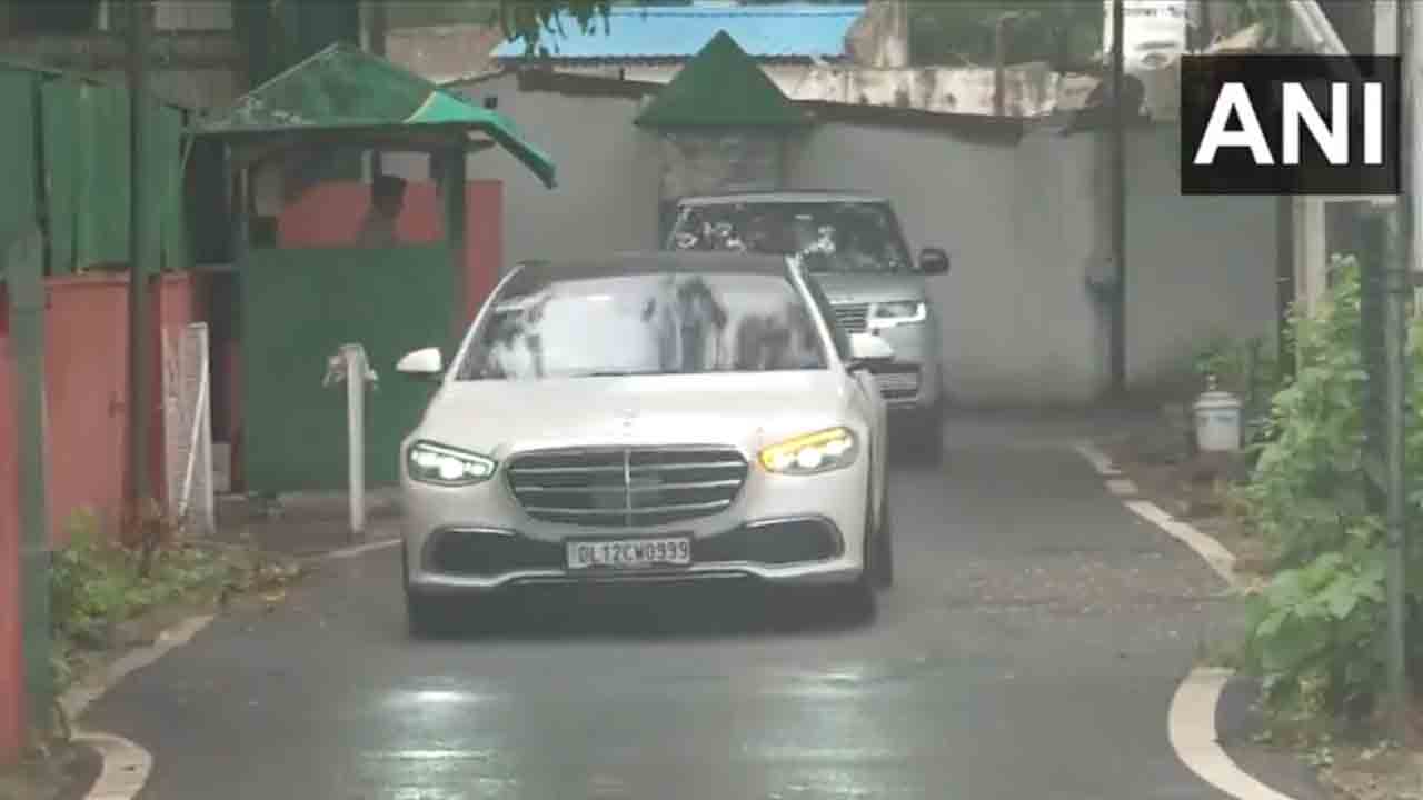 Mukesh Ambani | సోనియా గాంధీతో ముఖేష్‌ అంబానీ భేటీ : కుమారుడి పెండ్లి పత్రిక అందజేత