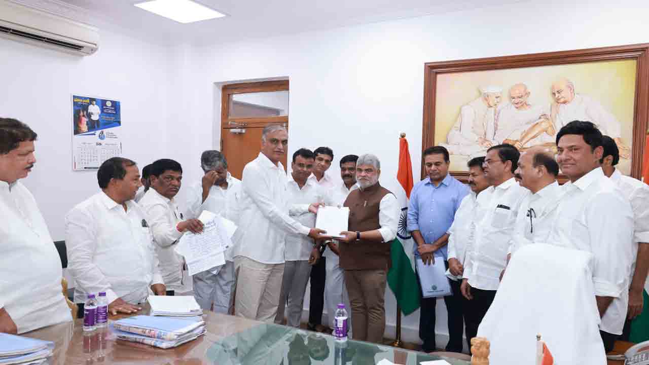 BRS MLAs | బీఆర్ఎస్ ఎమ్మెల్యేల‌పై అన‌ర్హ‌త వేటు, ప్రోటోకాల్ ఉల్లంఘ‌న‌ల‌పై స్పీక‌ర్‌కు ఫిర్యాదు