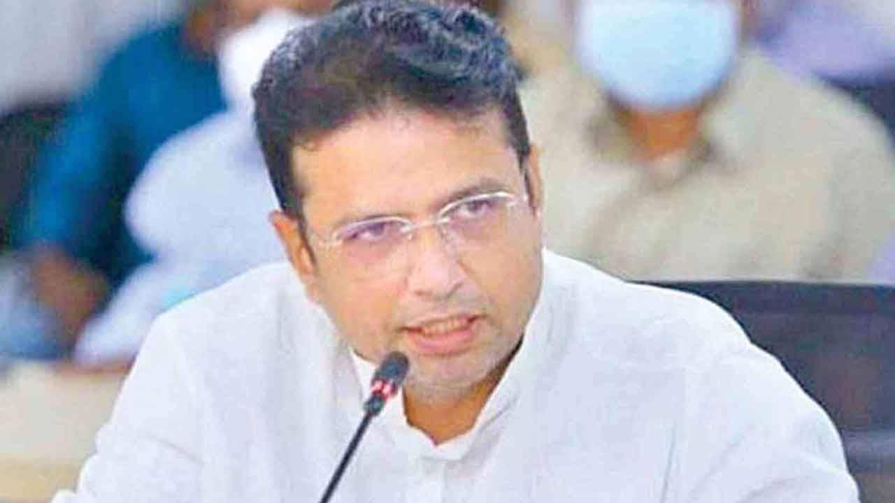 ప్రభుత్వ భూములను కాపాడండి: శ్రీధర్‌బాబు