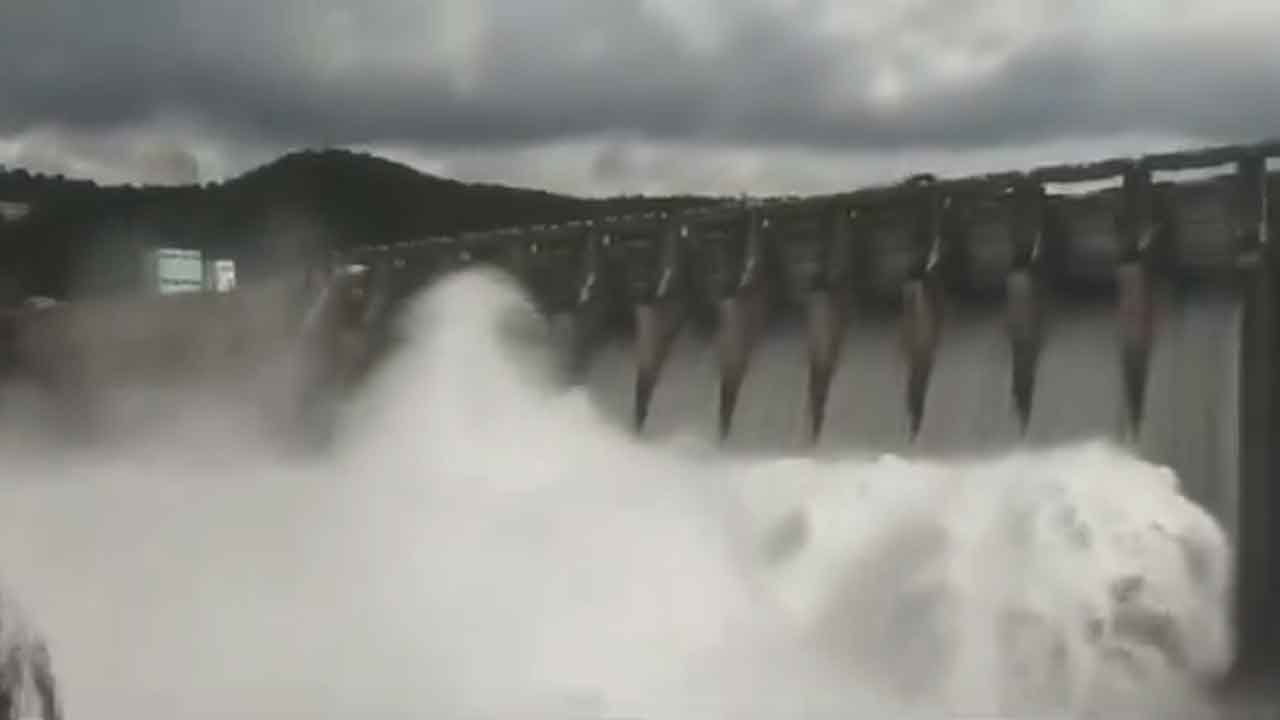 Srisailam Reservoir | ఉరకలెత్తిన కృష్ణమ్మ.. తెరుచుకున్న శ్రీశైలం జలాశయ క్రస్ట్ గేట్లు